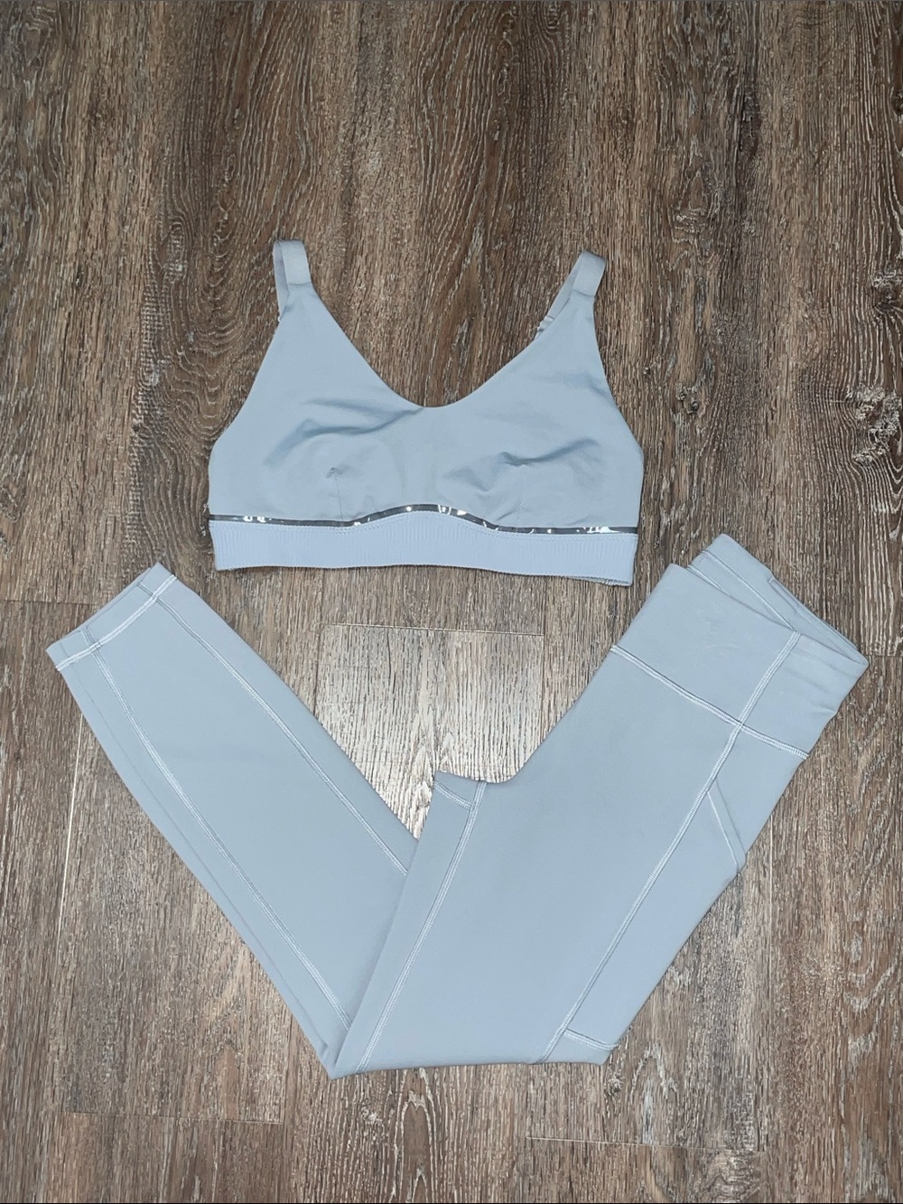 Like New Lululemon Matching Rhinestone Grey Set. Size Top 8/Bottom 6